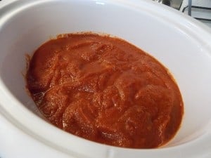 crock pot full of marinara sauce