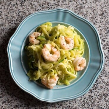 Lemon Garlic Zucchini Noodles on a blue plate